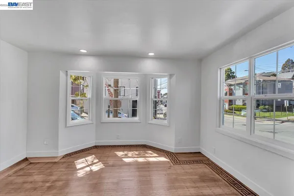 $848,000 | 3300 Harrison Street, Oakland, CA 94611