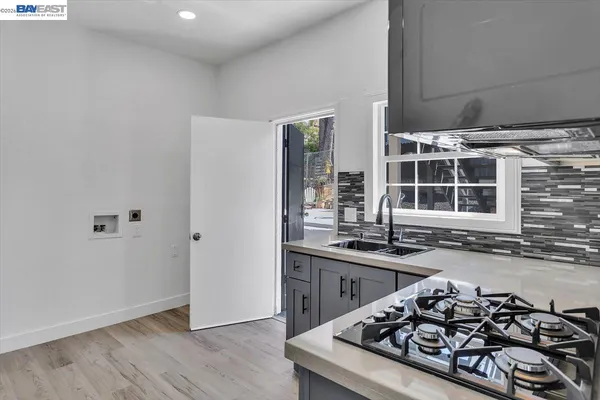 $848,000 | 3300 Harrison Street, Oakland, CA 94611