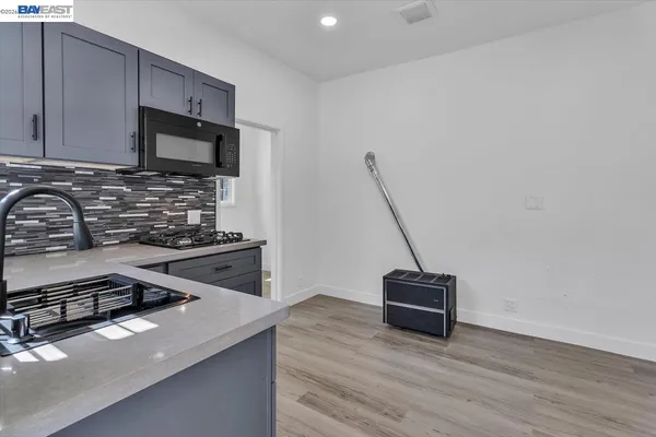 $848,000 | 3300 Harrison Street, Oakland, CA 94611