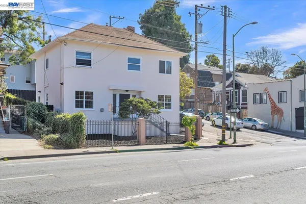 $848,000 | 3300 Harrison Street, Oakland, CA 94611