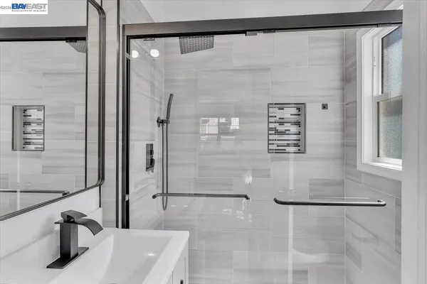$848,000 | 3300 Harrison Street, Oakland, CA 94611