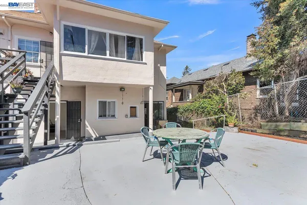 $848,000 | 3300 Harrison Street, Oakland, CA 94611