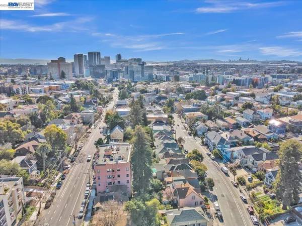 $848,000 | 3300 Harrison Street, Oakland, CA 94611