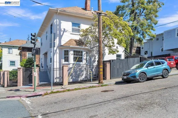 $848,000 | 3300 Harrison Street, Oakland, CA 94611
