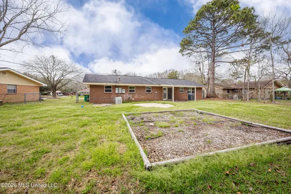 $1,750 | 6217 Browning Drive, Ocean Springs, MS 39564