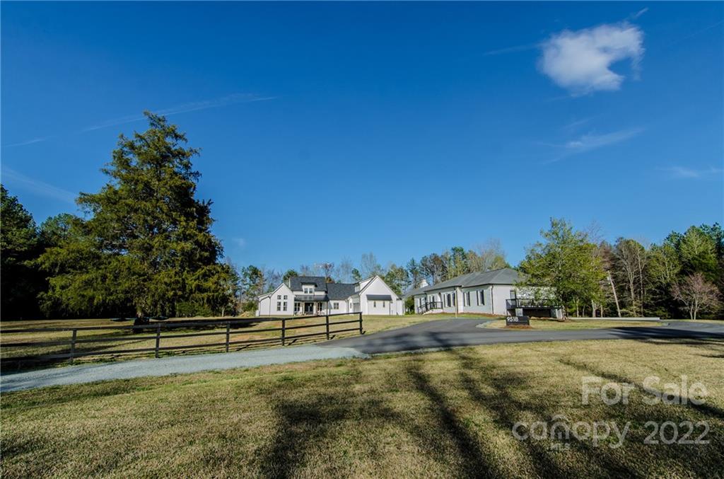 9518 Brief Road Charlotte, NC 28227 - Photo 6 of 48 Gallery Image 6