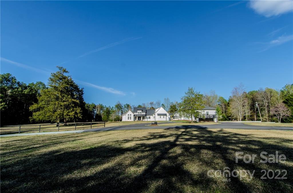 9518 Brief Road Charlotte, NC 28227 - Photo 10 of 48 Gallery Image 10