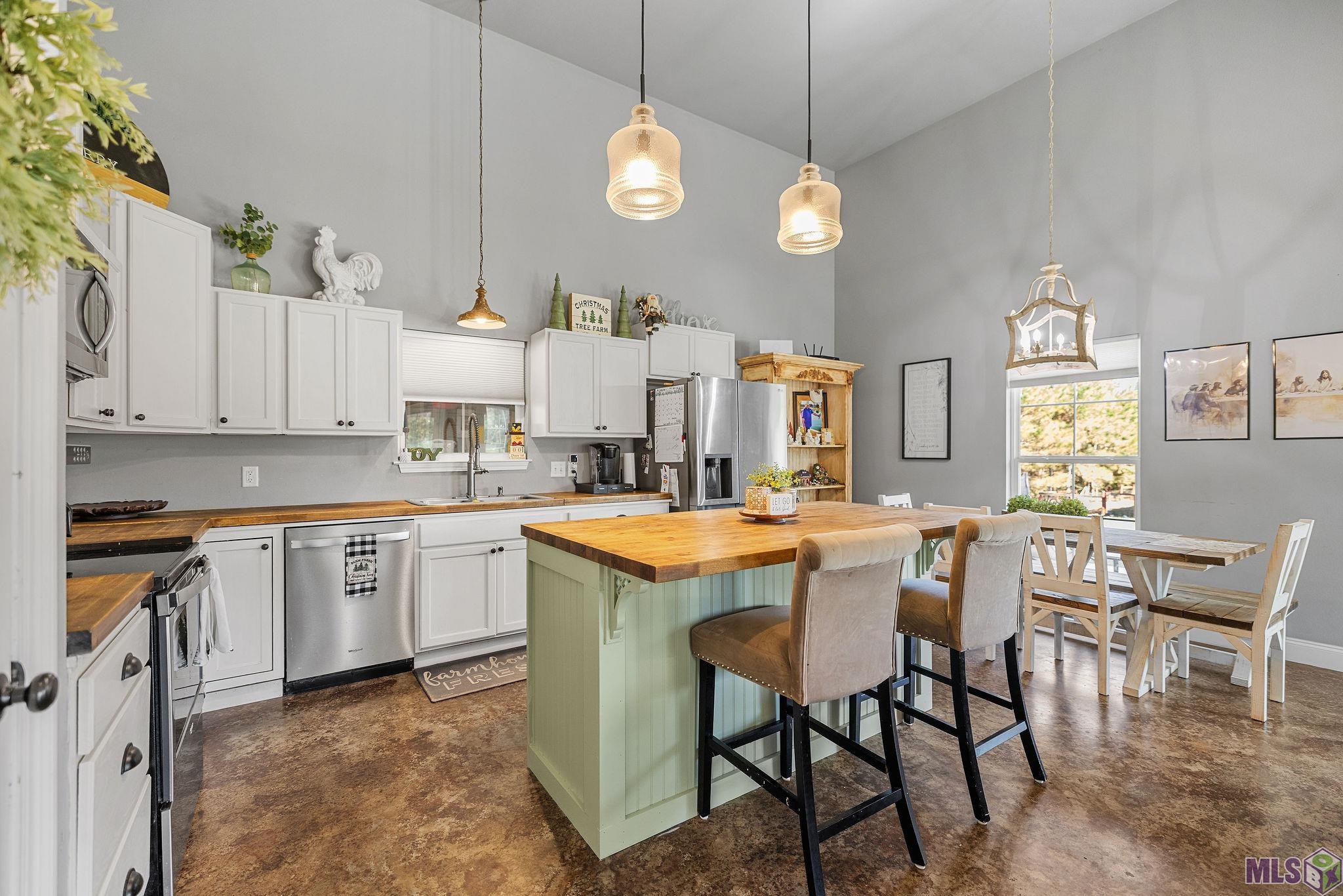 32028 North Doyle Road Holden, LA 70744 - Photo 11 of 37