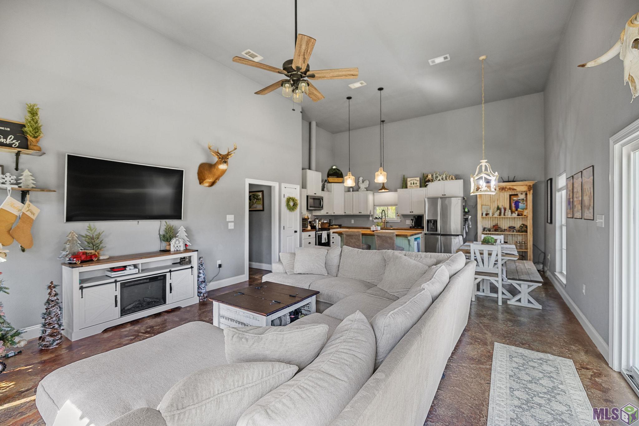 32028 North Doyle Road Holden, LA 70744 - Photo 9 of 37