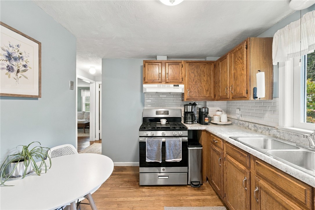 87 Potowomut Road Warwick, RI 02818 - Photo 5 of 38 Gallery Image 5