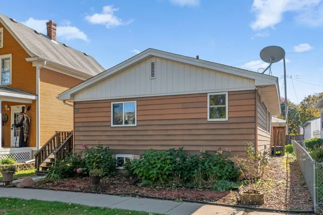 $350,000 | 902 West James Avenue, St. Paul, MN 55102