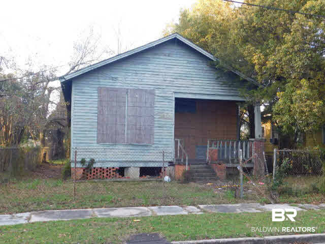 651 South Carolina Street Mobile, AL 36603 - Photo 3 of 5 Covered Front Porch