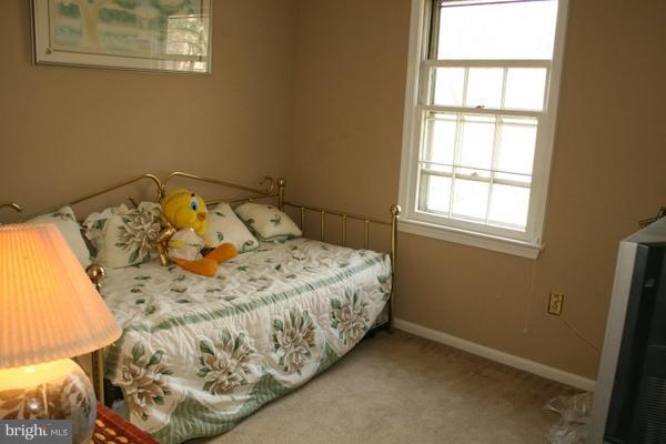 13130 Brandon Way Road Gaithersburg, MD 20878 - Photo 19 of 26 a bed sitting in a bedroom next to a window