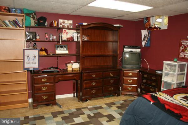 13130 Brandon Way Road Gaithersburg, MD 20878 - Photo 21 of 26 a room with lots of furniture and clutter