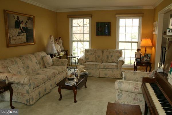 13130 Brandon Way Road Gaithersburg, MD 20878 - Photo 6 of 26 a living room with furniture and a large window