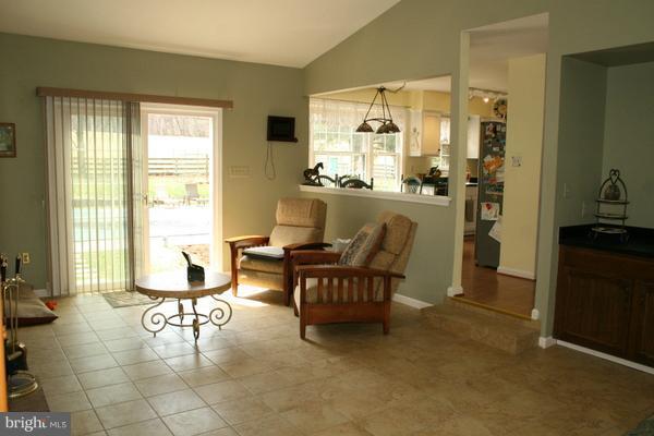 13130 Brandon Way Road Gaithersburg, MD 20878 - Photo 10 of 26 a living room with furniture and large windows
