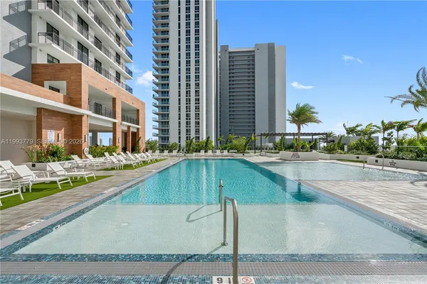 $4,699 | 16395 Biscayne Boulevard, Unit 2010, North Miami Beach, FL 33160