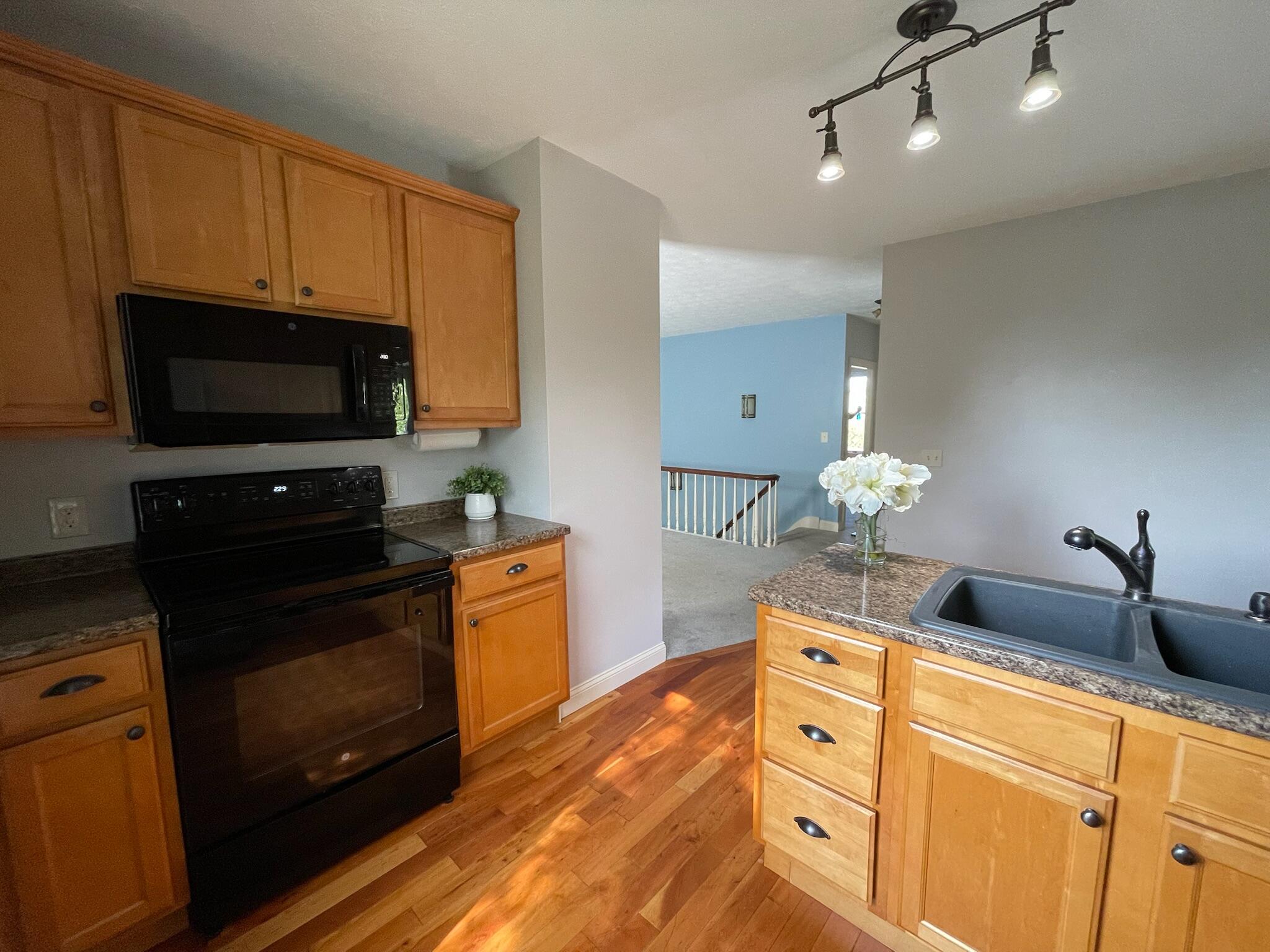 57 Hill Street Saco, ME 04072 - Photo 29 of 59 2nd Floor Apt - kitchen (4)