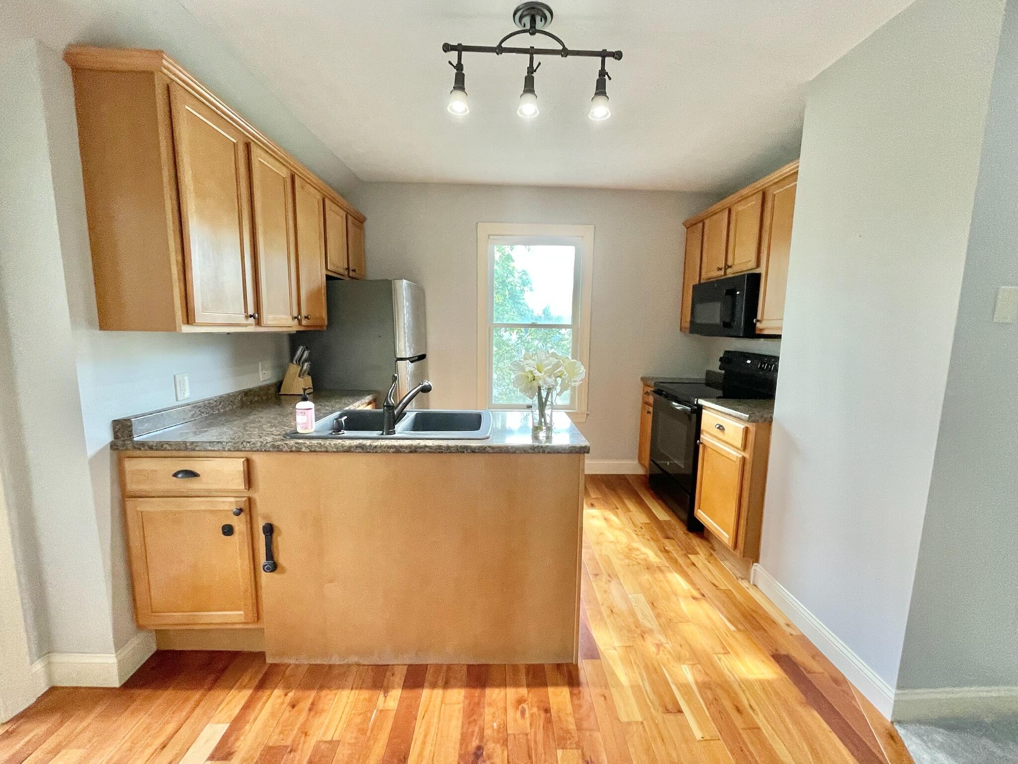 57 Hill Street Saco, ME 04072 - Photo 30 of 59 2nd Floor Apt - kitchen (3)