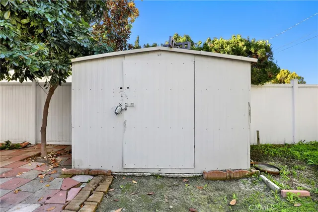 a view of a house with backyard space