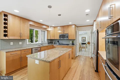 $1,829,000 | 11815 Beekman Place, Rockville, MD 20854