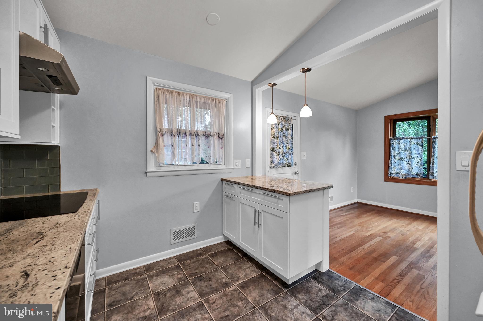 6802 Sherwood Road Baltimore, MD 21239 - Photo 11 of 46