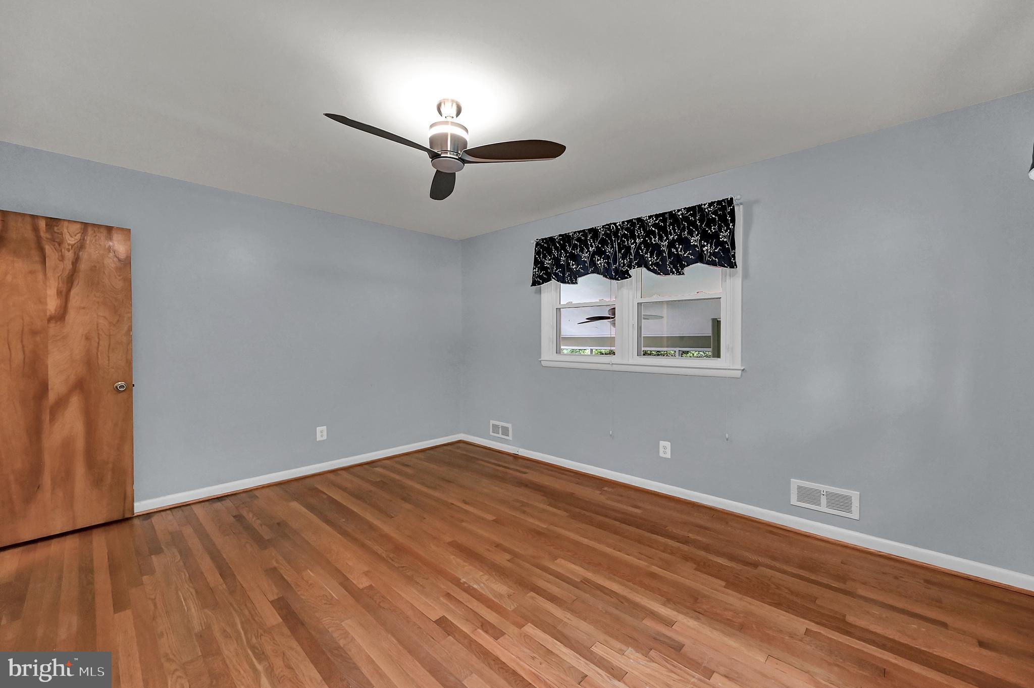 6802 Sherwood Road Baltimore, MD 21239 - Photo 16 of 46