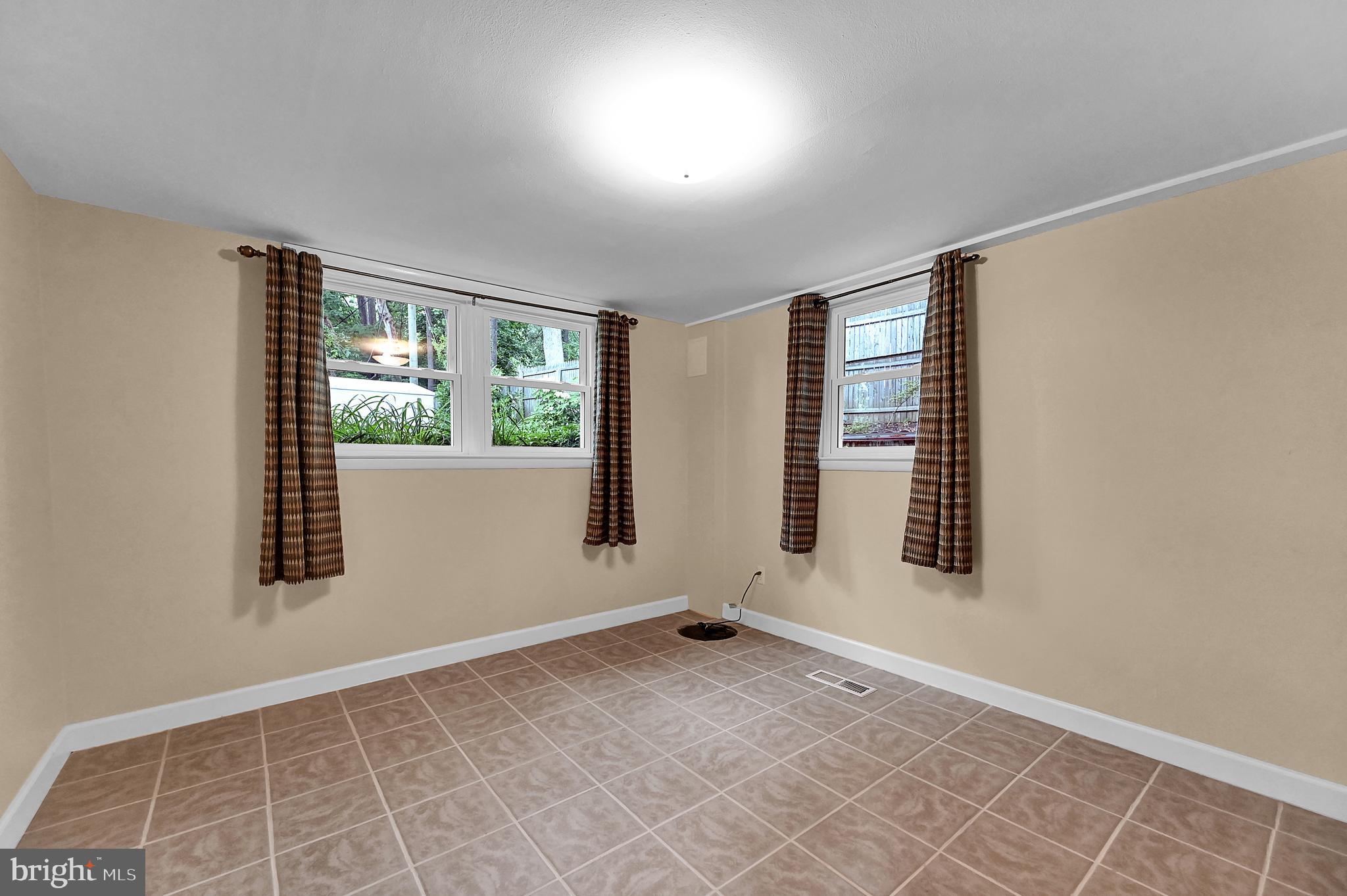 6802 Sherwood Road Baltimore, MD 21239 - Photo 20 of 46