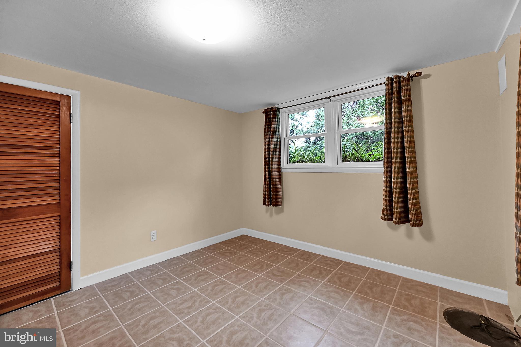 6802 Sherwood Road Baltimore, MD 21239 - Photo 21 of 46