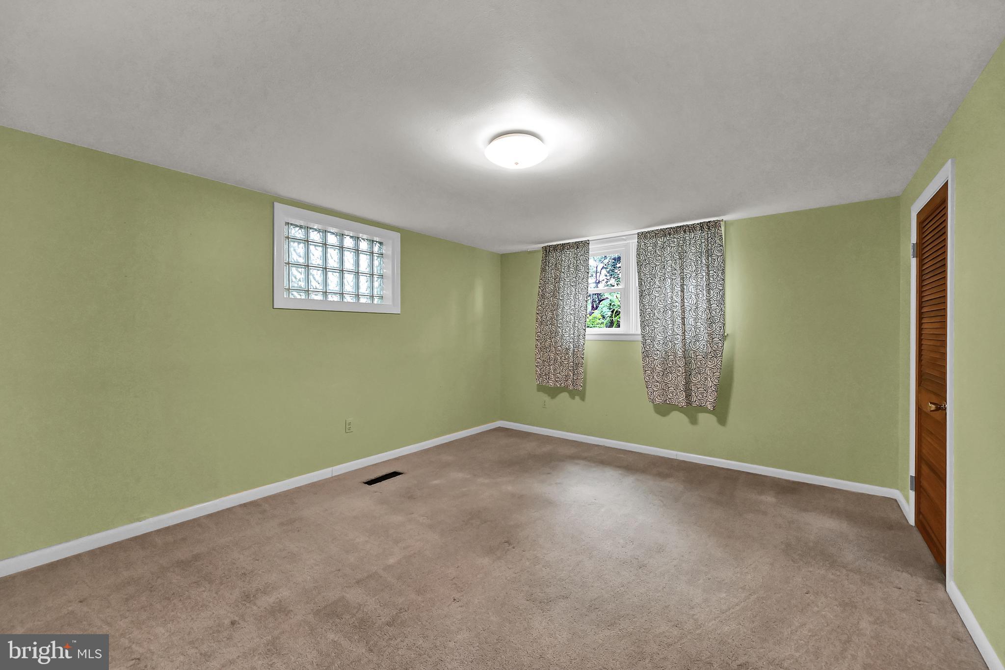 6802 Sherwood Road Baltimore, MD 21239 - Photo 23 of 46