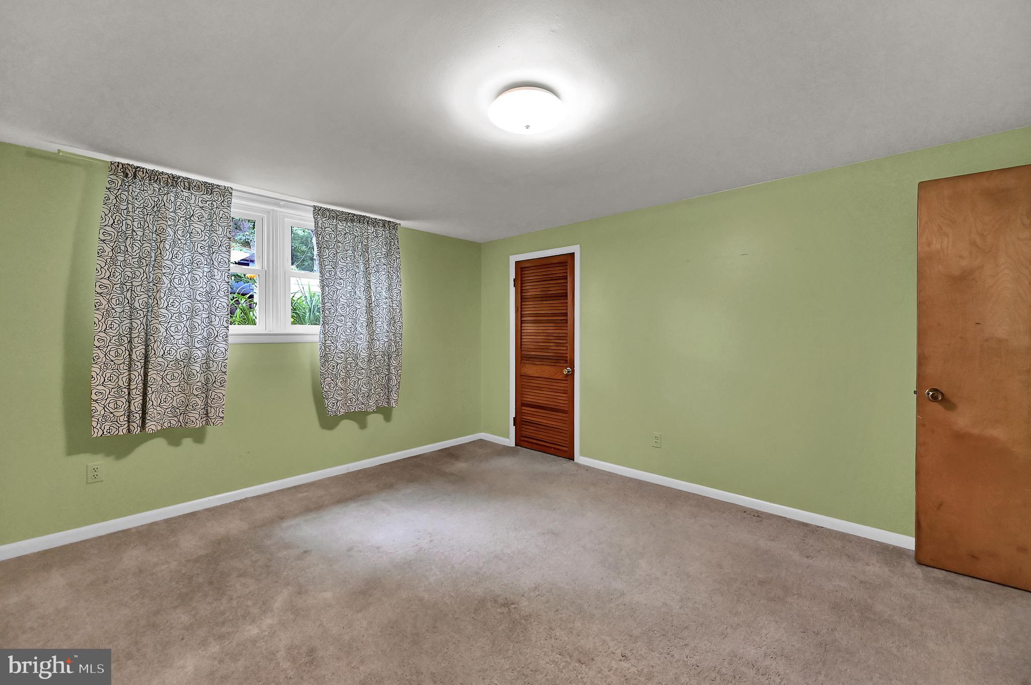 6802 Sherwood Road Baltimore, MD 21239 - Photo 24 of 46