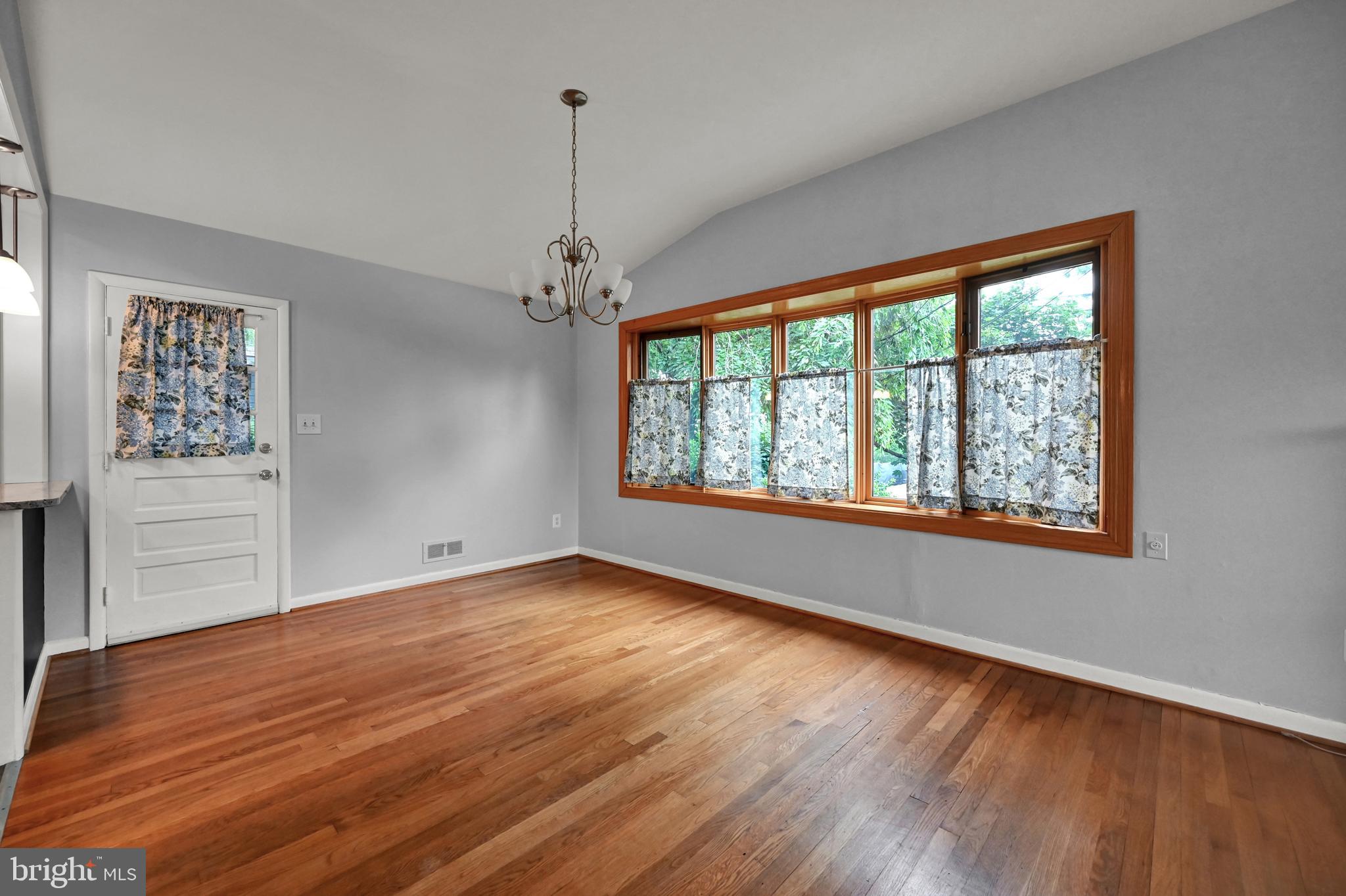 6802 Sherwood Road Baltimore, MD 21239 - Photo 37 of 46