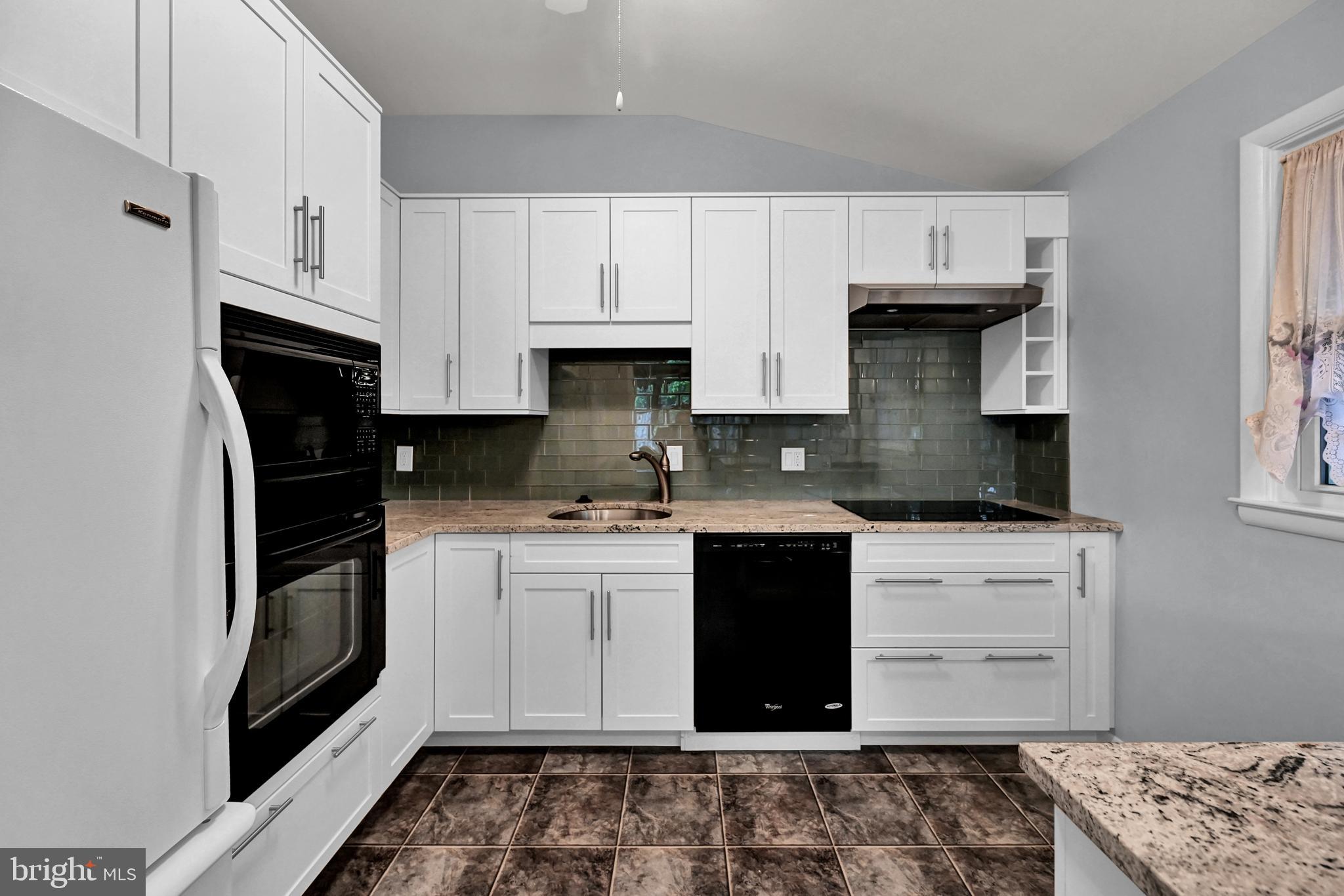 6802 Sherwood Road Baltimore, MD 21239 - Photo 8 of 46