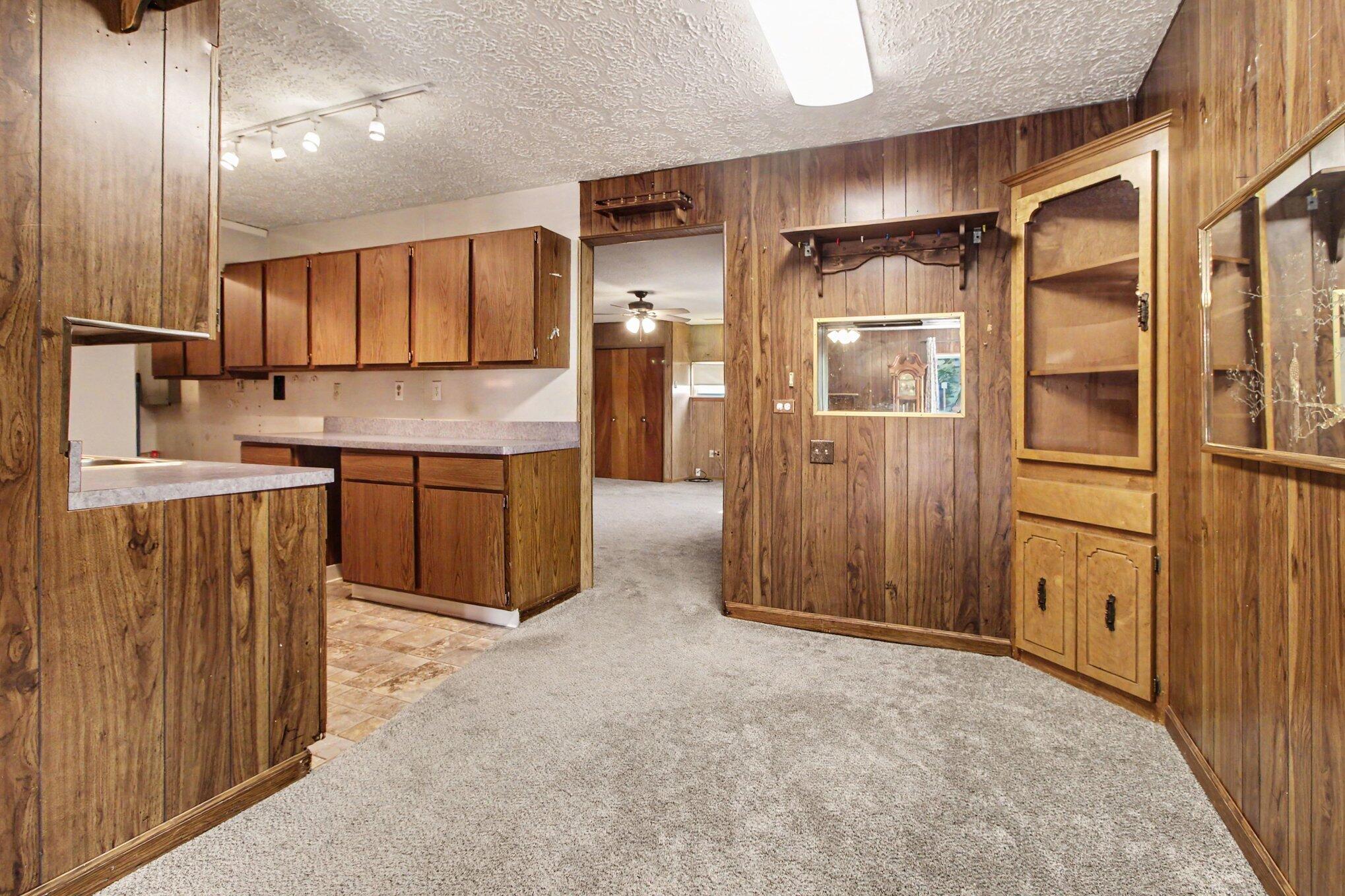 1711 Grove Road Ypsilanti, MI 48198 - Photo 5 of 28 006_file_9800