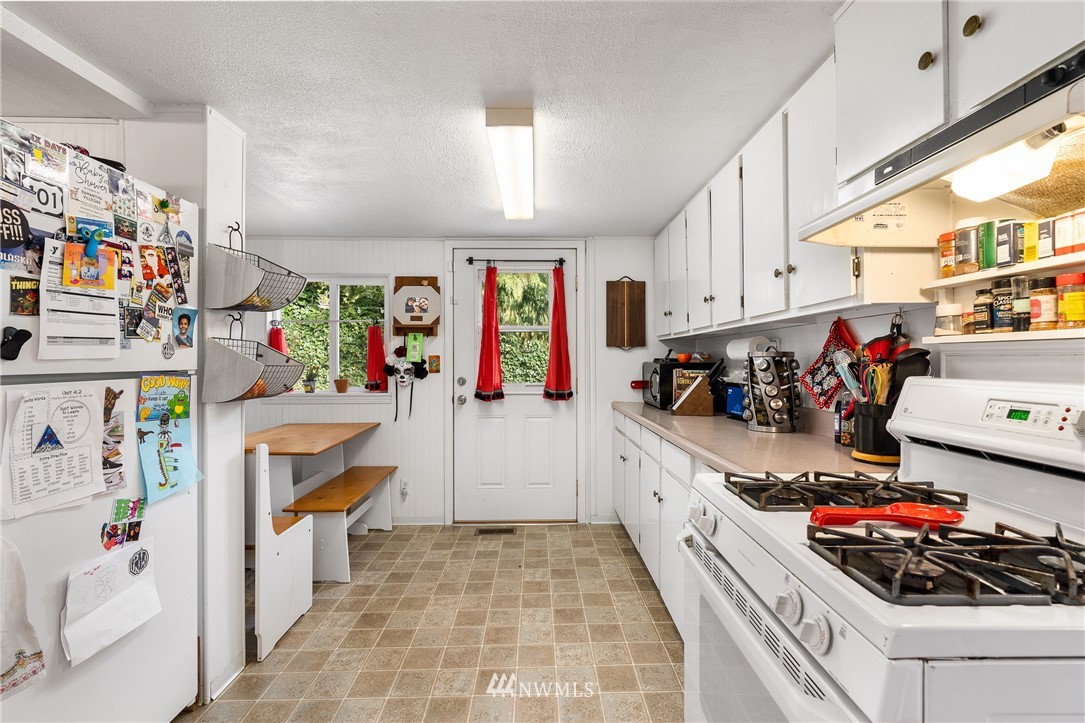 2601 Rocky Point Road Northwest Bremerton, WA 98312 - Photo 9 of 20 Gallery Image 9