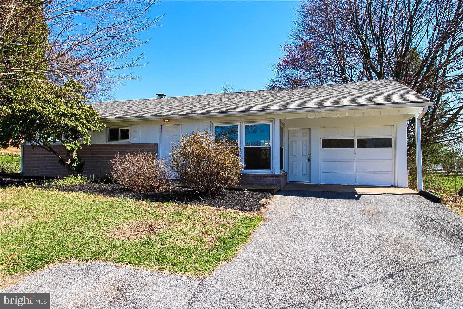 576 Green Valley Road York, PA 17403 - Photo 3 of 24 Gallery Image 3
