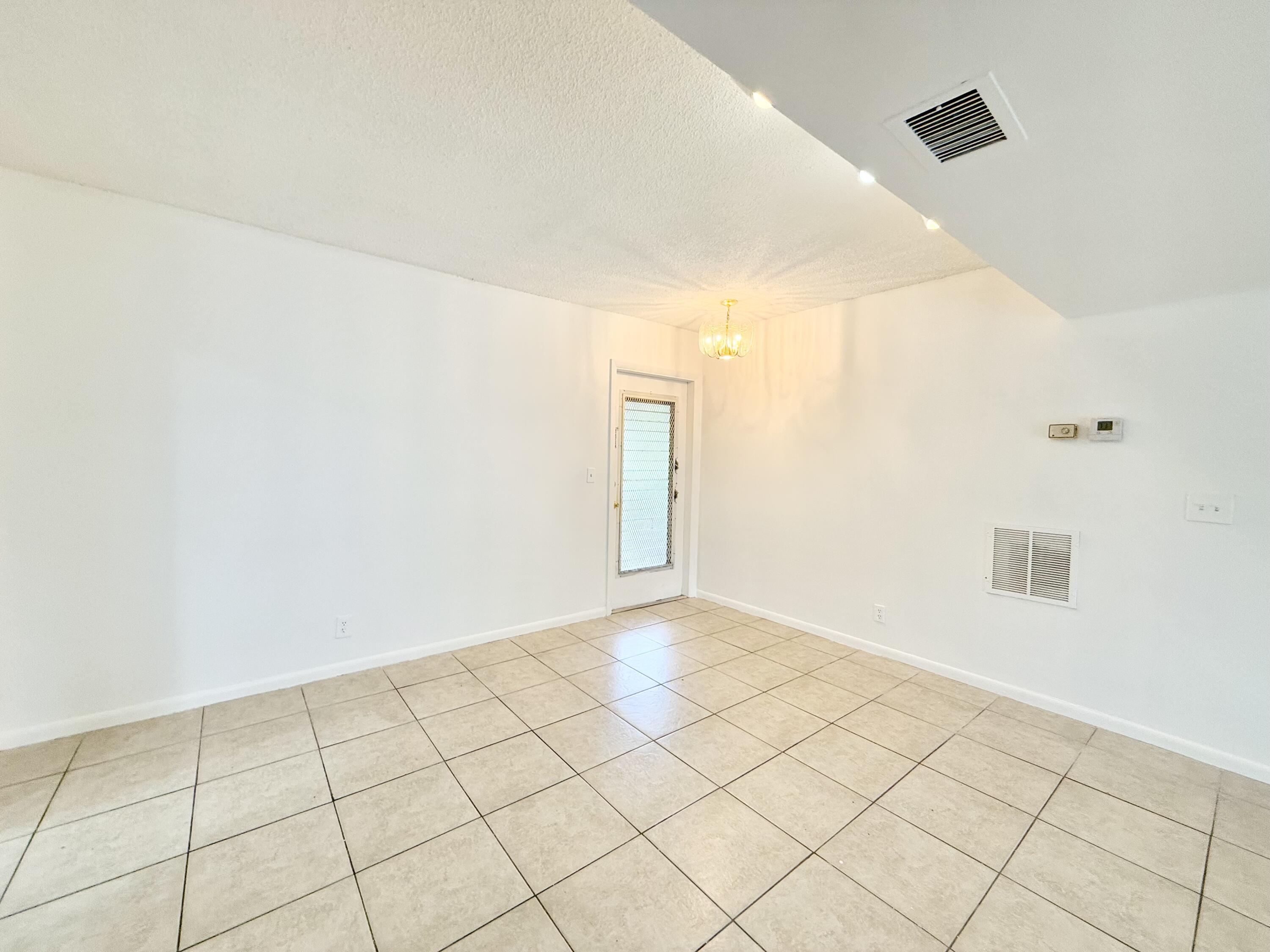 636 Northwest 13th Street, Unit 31 Boca Raton, FL 33486 - Photo 13 of 32 Dining Room/Foyer