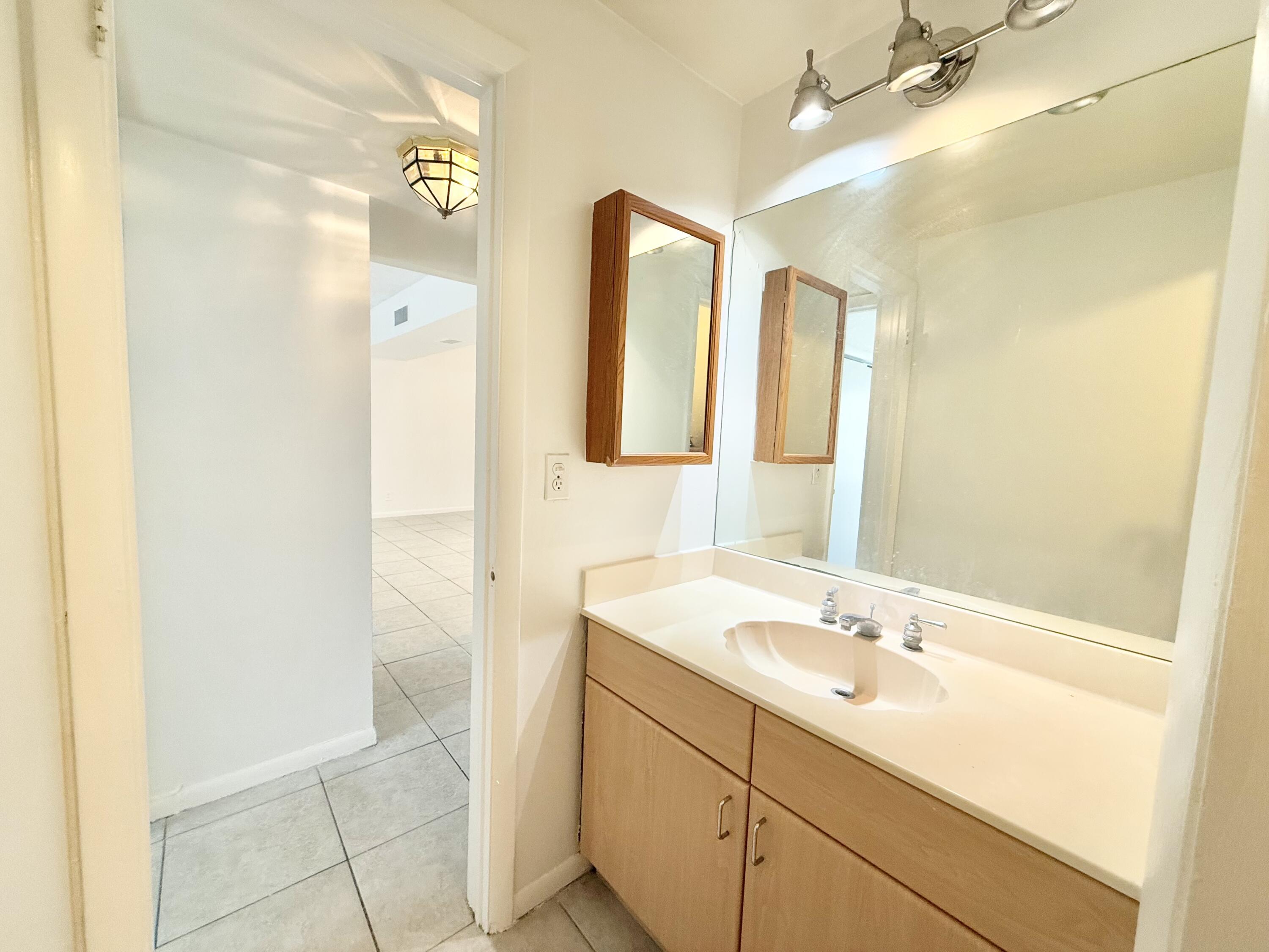 636 Northwest 13th Street, Unit 31 Boca Raton, FL 33486 - Photo 15 of 32 2nd Full Bathroom