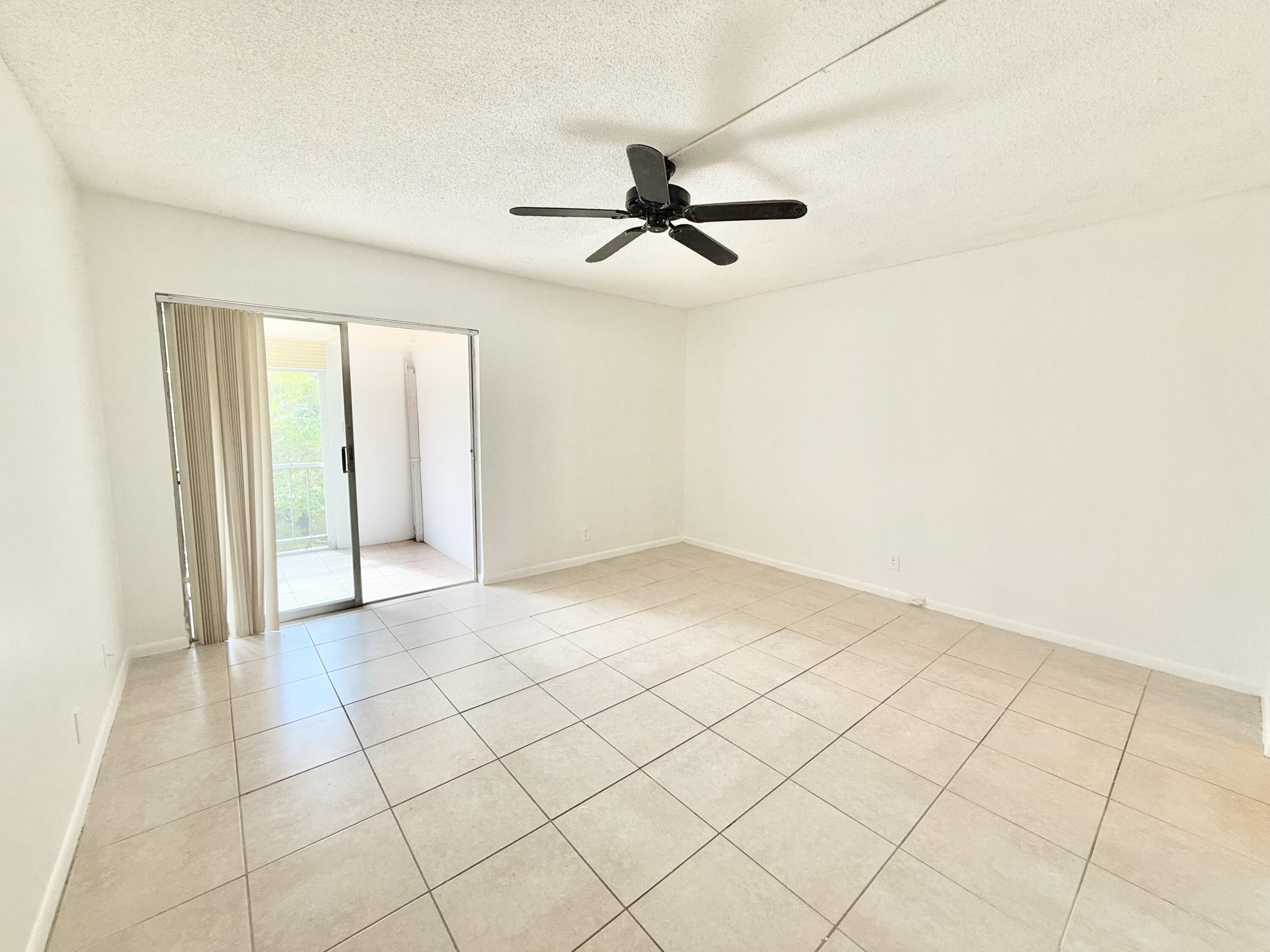 636 Northwest 13th Street, Unit 31 Boca Raton, FL 33486 - Photo 7 of 32 Master Bedroom