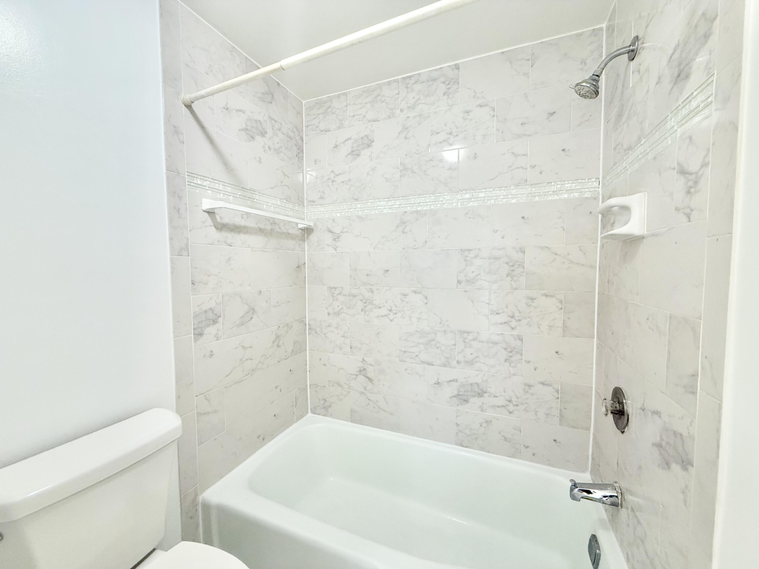636 Northwest 13th Street, Unit 31 Boca Raton, FL 33486 - Photo 9 of 32 Master Bathroom
