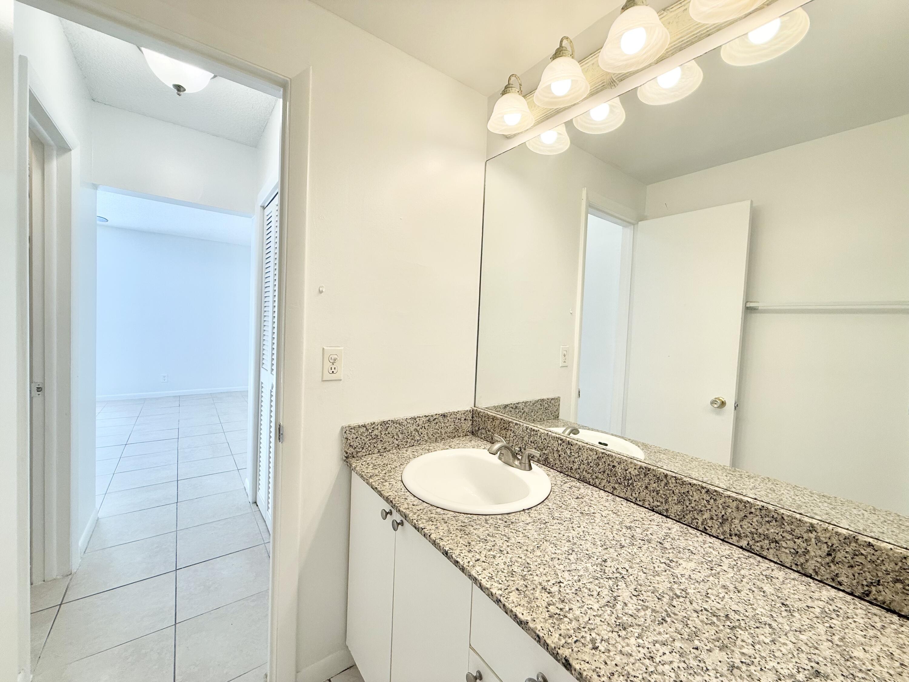 636 Northwest 13th Street, Unit 31 Boca Raton, FL 33486 - Photo 10 of 32 Master Bathroom
