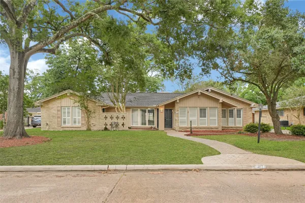 $450,000 | 1418 Pirates Cove, Houston, TX 77058