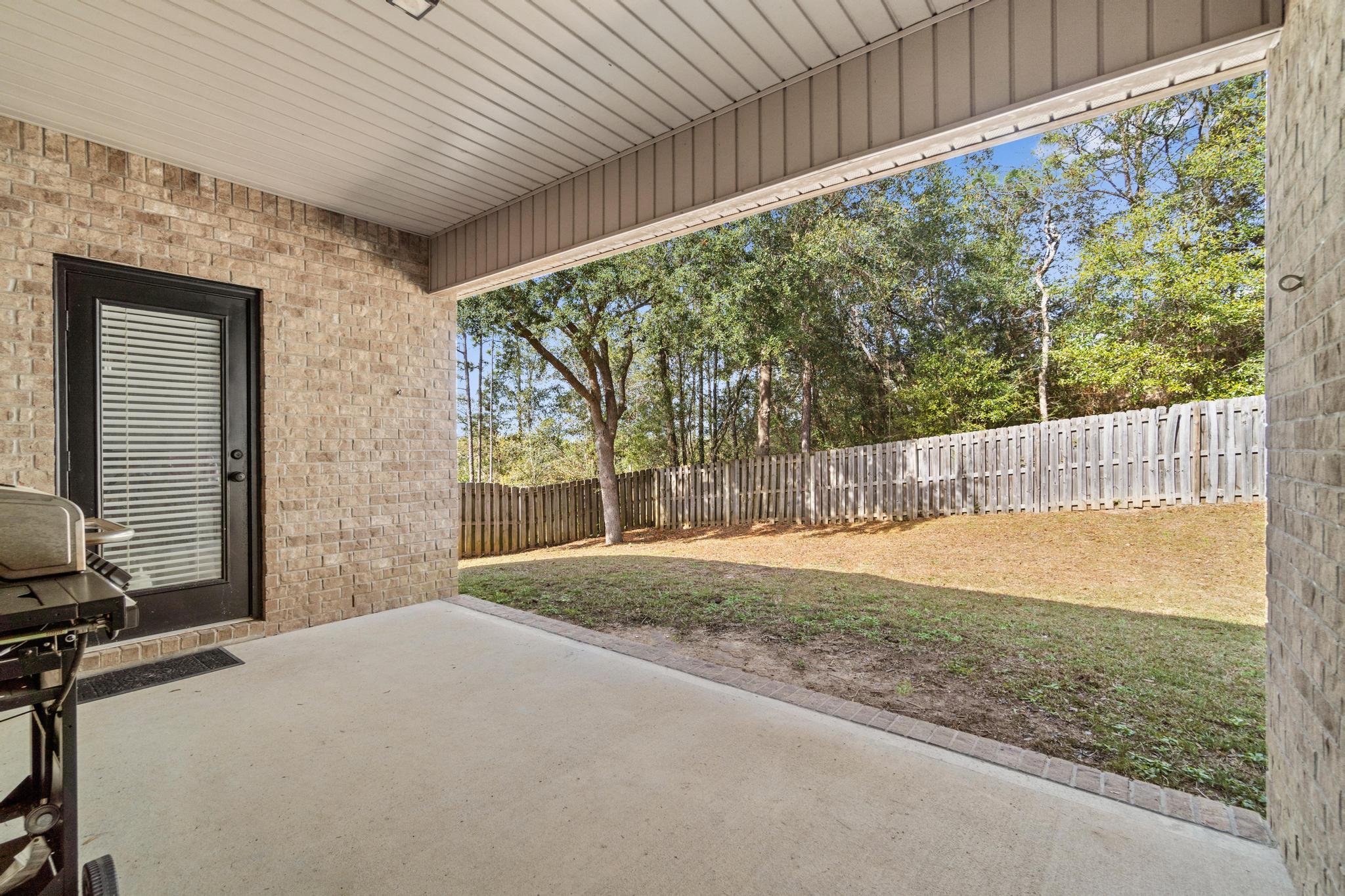 641 Red Fern Road Crestview, FL 32536 - Photo 29 of 33 a backyard of a house