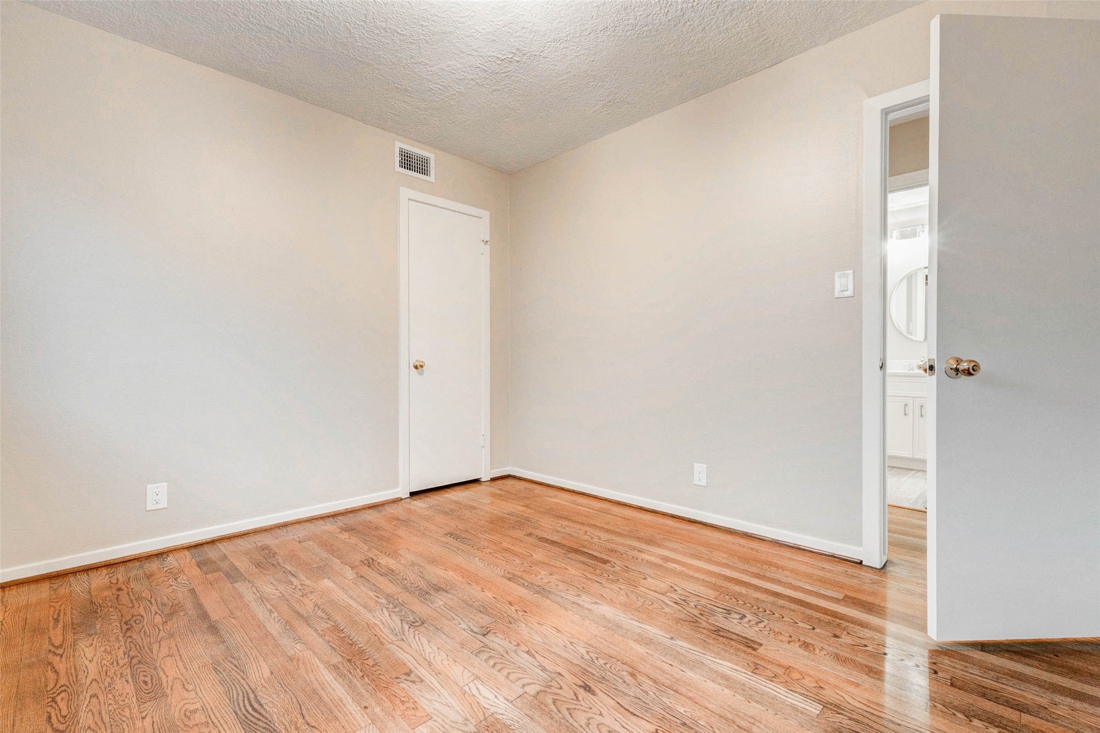 9650 Val Verde Street Houston, TX 77063 - Photo 21 of 50