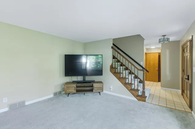 $385,575 | 221 Crestwood Drive, North Mankato, MN 56003