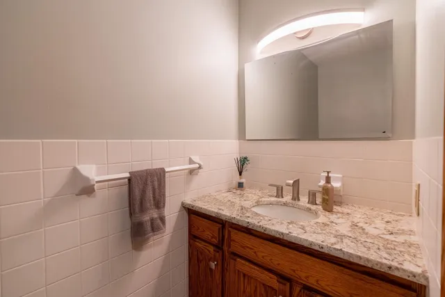 $385,575 | 221 Crestwood Drive, North Mankato, MN 56003