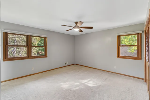 $385,575 | 221 Crestwood Drive, North Mankato, MN 56003