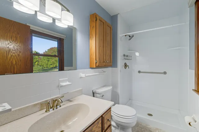 $385,575 | 221 Crestwood Drive, North Mankato, MN 56003