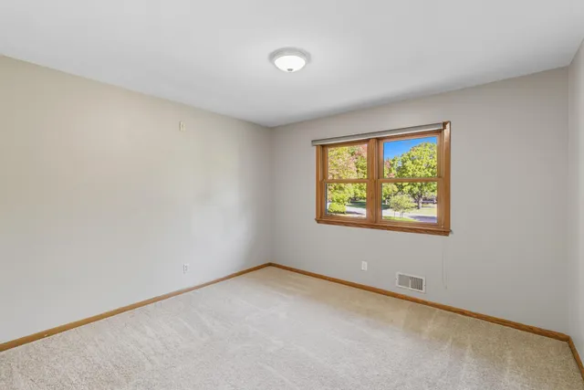 $385,575 | 221 Crestwood Drive, North Mankato, MN 56003