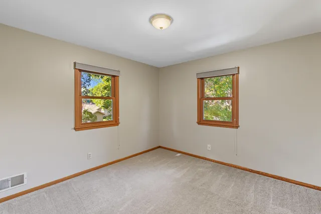 $385,575 | 221 Crestwood Drive, North Mankato, MN 56003